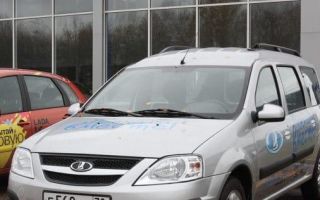 Smyana 在 farov 上与 Lada Largus 一起雾：这是合适的