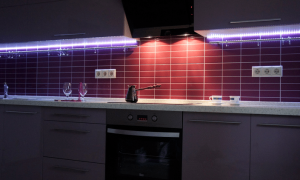 LED kjøkkenbelysning bak skapet: montering, drift
