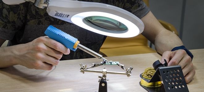 台式放大镜：pregled on tippet 和 modelite