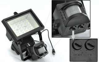 Hvordan setter du opp bevegelsessensoren (følsomhet, tid, lysstyrke)