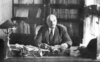 Lampada da tavolo verde dell'URSS per il lavoro della zattera: storia