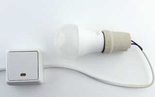 Beskytter LED-lyset på et øyeblikk, noen ganger er lyset slått av: hvordan kan jeg rette det