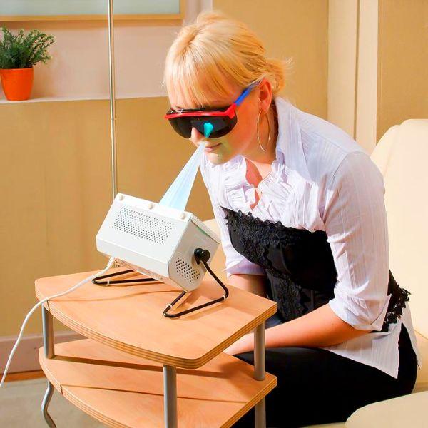 Briller med bakteriedrepende lampe