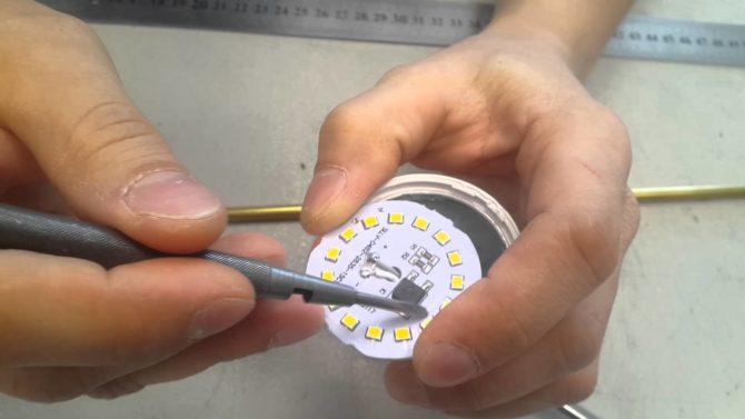 hvordan er resultattavlen festet til kum kutiyata