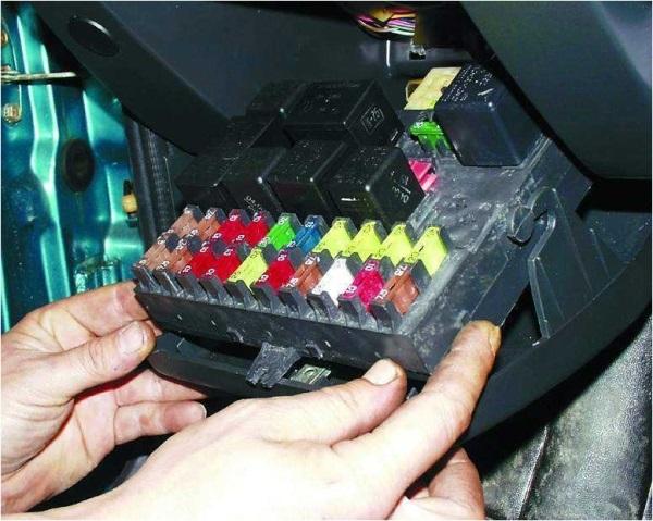 Razklonitelna 库蒂亚 VAZ 2110