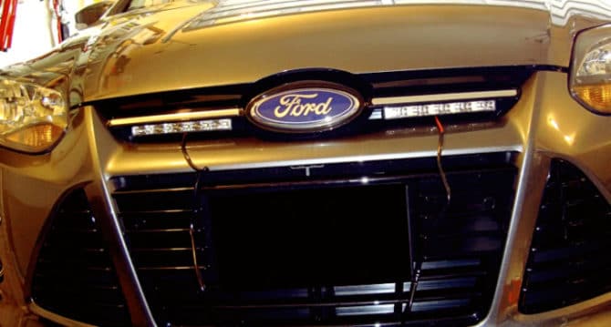 大灯之间的安装