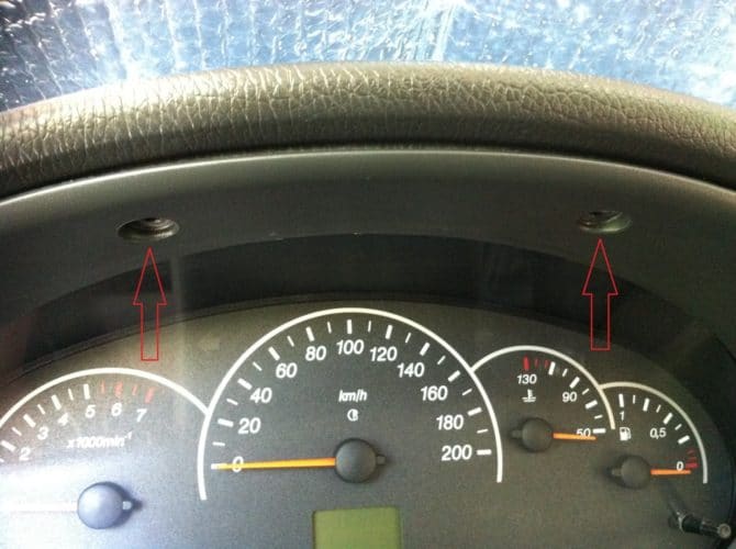 vite fissata al cappuccio