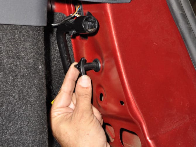 Gắn trên đèn hậu trên Renault Sandero