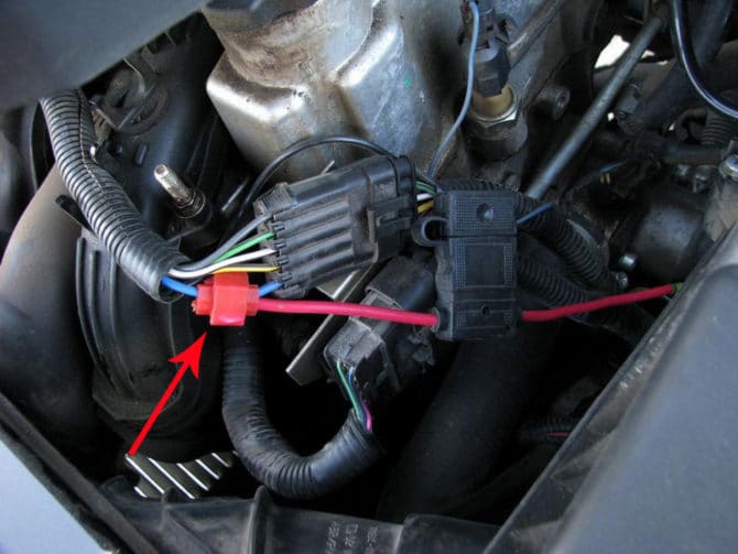 将导体存放在雷诺洛根 1 点火器卷轴上