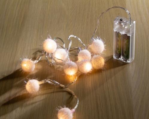 Focolari invernali con ghirlande