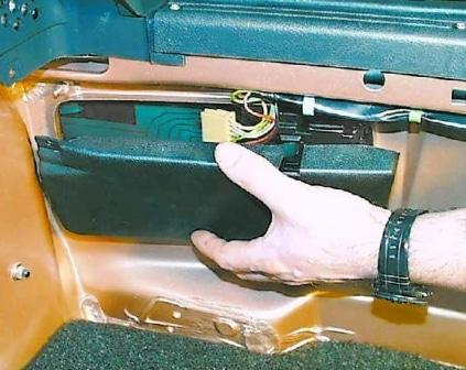 mui xe trên đèn hậu