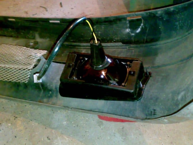 đèn pha trong áo giáp