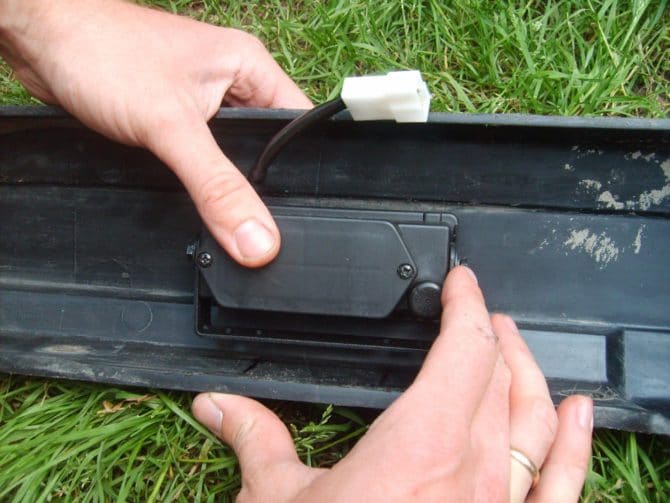 穿着 VAZ 2107 盔甲的 prozorci 上的 Markirane