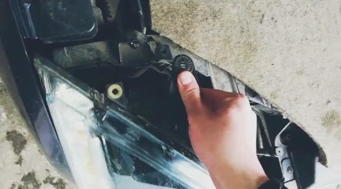 Đèn pha Ford Focus 2