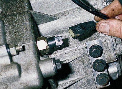 Verificare la presenza di interruttori estremi