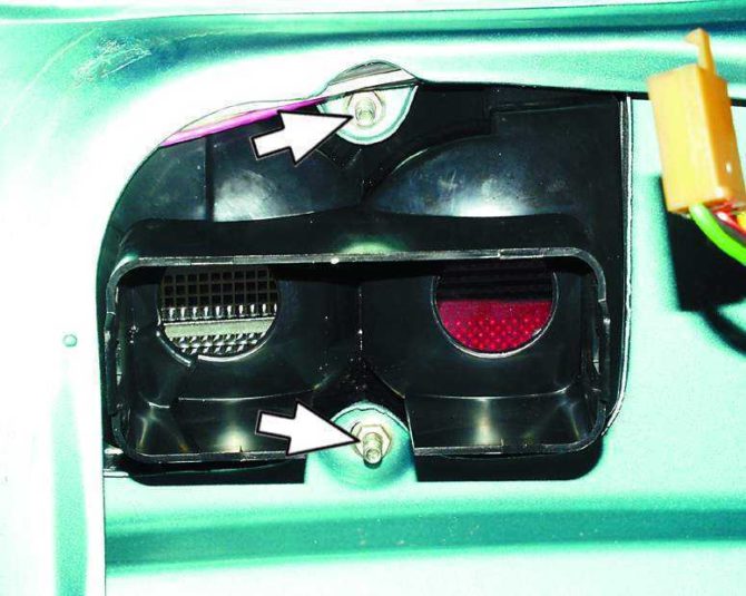 Dadi per fanale posteriore