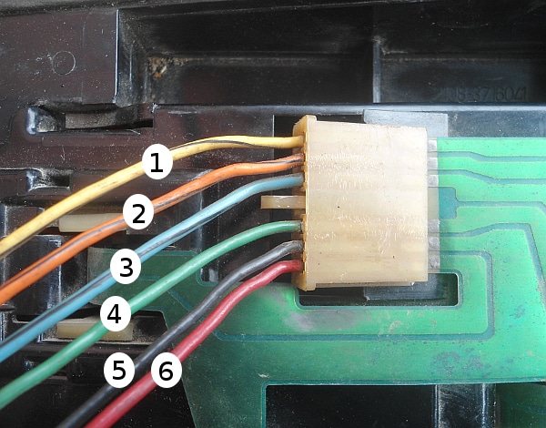 đầu nối để lưu trữ trên các đường đèn phía sau 2109