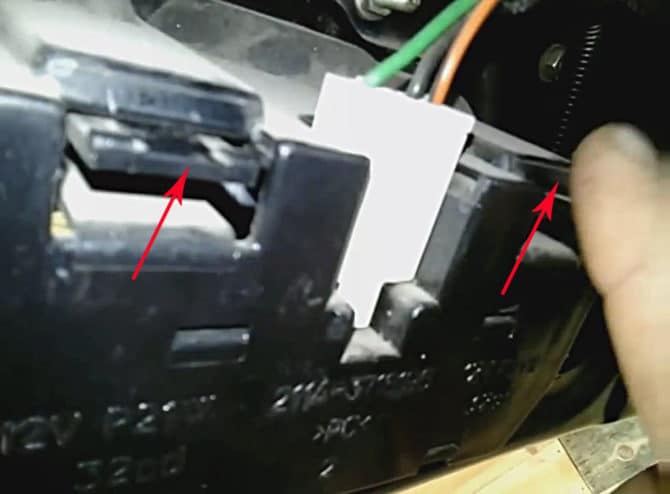 Capac trên đèn sau