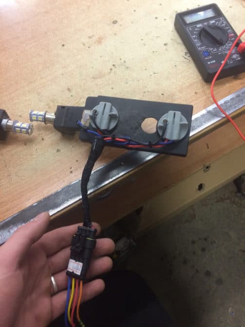 Bảng điều khiển có đầu nối