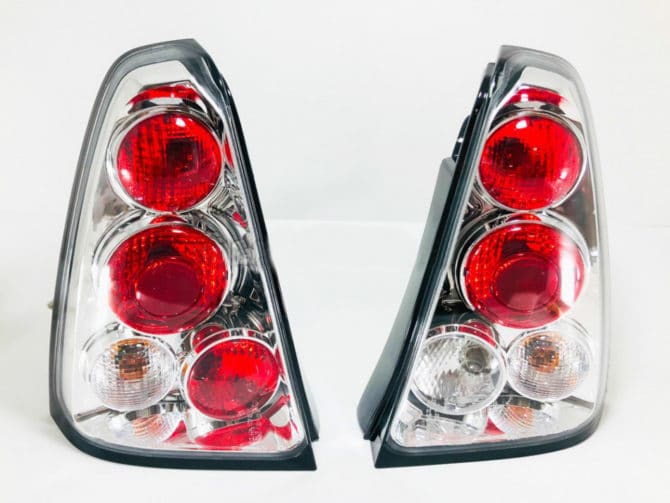 messa a punto delle luci posteriori Renault Logan 1