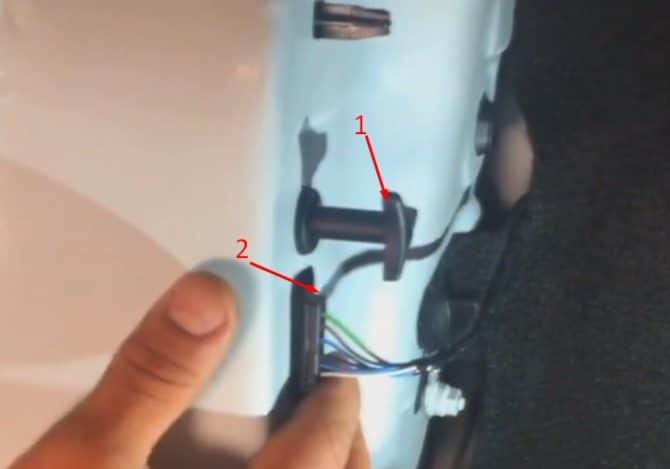 Gắn trên đèn hậu