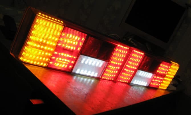 Đèn điều chỉnh với dải đèn LED