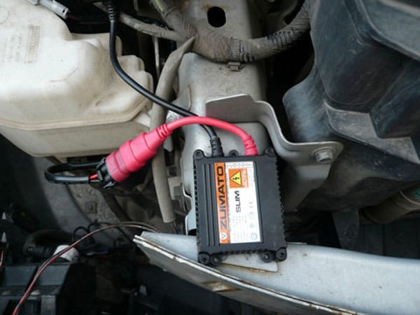 blocco dietro il fusibile