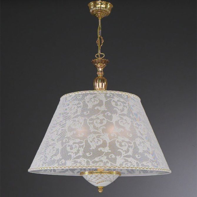 Come puoi scegliere un Tavanian pour con un paralume dalle assi o puoi inviarlo tu stesso