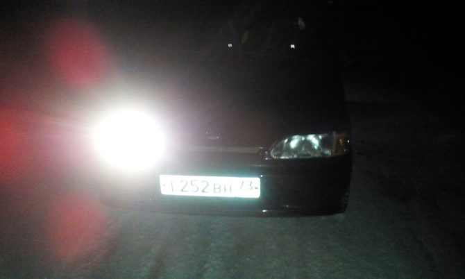 你指向哪个方向,哪个氙气灯被关闭或片刻