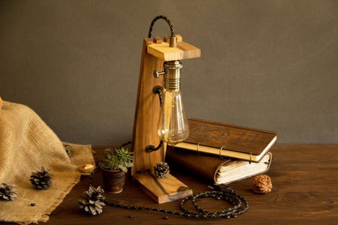 Lampada da tavolo Pregled in camera stile Tavana - voto per modelli interessanti