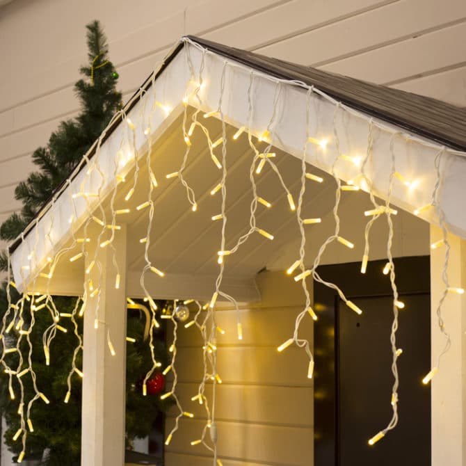 Come si decora il darveta con una ghirlanda e come è necessario per la merce