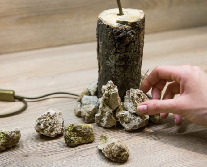 Come orientare la lampada da tavolo dalla porta