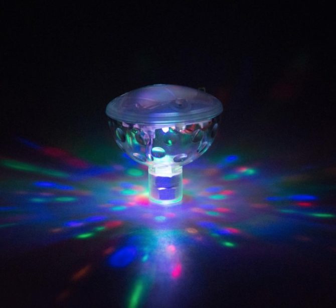 Quale riflettore sceglierai per la piscina