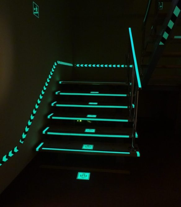 Koga lampata per l'evacuazione tryabva sì accendilo automaticamente