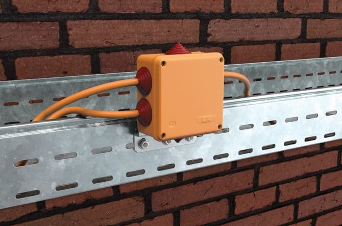 Koga lampata per l'evacuazione tryabva sì accendilo automaticamente