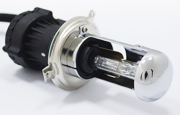 Istruzioni per l'installazione e il collegamento al bi-xeno in un'auto