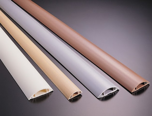 Led deg selv til kabelen på balkongen